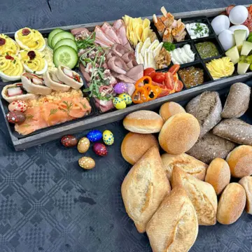 Paas lunch of brunch